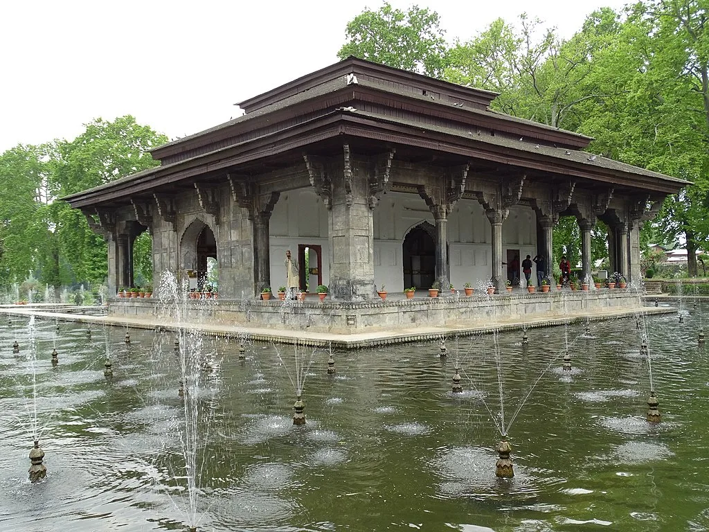 Shalimar_Bagh_Garden_-_Srinagar_-_Jammu_&_Kashmir_-_India